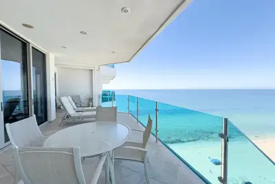 Image de Esmeralda Beach Resort 2 Bedrooms Condo A 1003