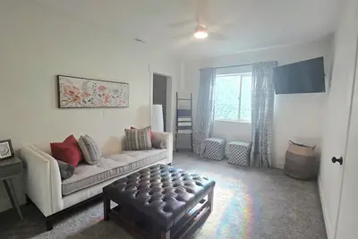 Image de Private Walkout basement, Brand new, Quiet & Spacious