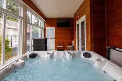 Image de Hot Tub | Games Room | King Bed