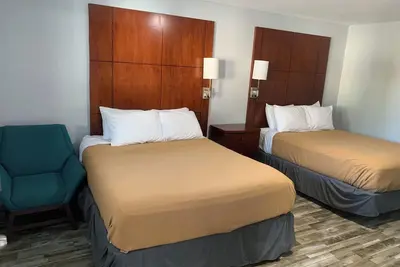 Image de Newly remodeled 14-room hotel in charming St. Mary's.