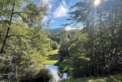 Image de Mountain Side Views\nHouse nestled in the Smoky Mountains close to everything!