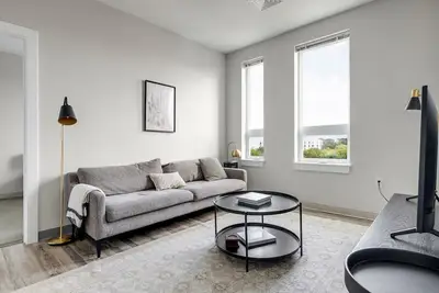 Image de Blueground | St. Elizabeth's, pool, nr Boston Common