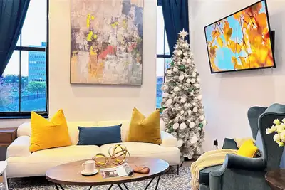 Image de Downtown 4b2b Apt•Sleeps 8 • Walk to Convention Center