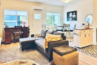 Image de New 2br Victoria Suite: Family, Pet, Work-Friendly