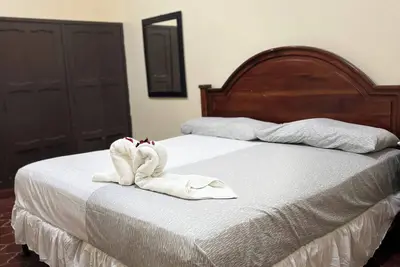 Image de Casa HospedajeMiPension 2 blocks from the MallMultiplaza, 15 mnts from the airport.