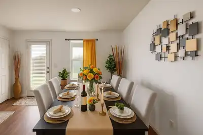 Image de Kitchen • Foosball • Fenced Yard • Parking