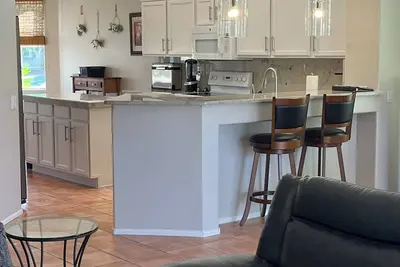 Image de Large Updated 3-bedroom house in Surprise with pool