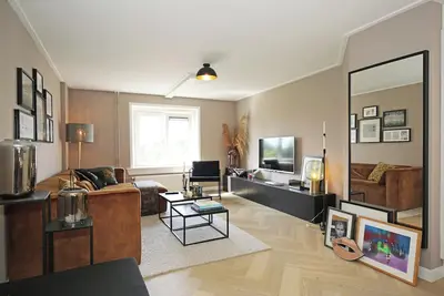 Image de Bright City Retreat near Center & Rai\" with perfect Wifi