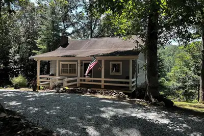 Image de Peaceful log cabin in charming Franklin near Smokies, Nantahala, & Trails