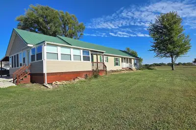 Image de Country living with ample space less than 5 minutes from Burlington