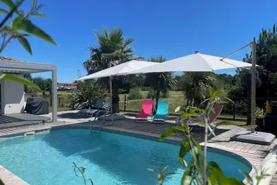 Image de Grande maison familiale  avec piscine entre mer et Lac. Détente et calme assurés