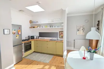 Image de Cozy hideaway w/super fast wifi, minutes from great food places, dog friendly