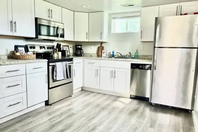 Image de Clean Modern Apartment-75” Smart Tv & Xbox