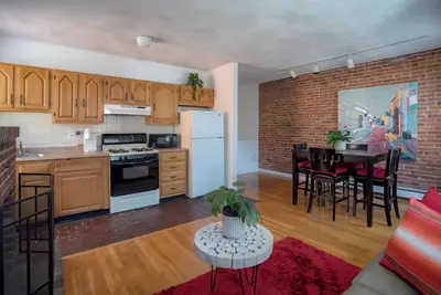 Image de Furnished 3- Bedrooms near Hospitals & Universities in vibrant Boston w/ Wifi.