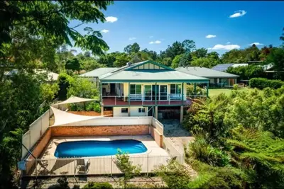 Image de 5 Bedroom house with a pool, deck and amazing view