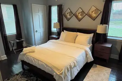 Image de Midtown Historic 3br - Quiet + Workspace