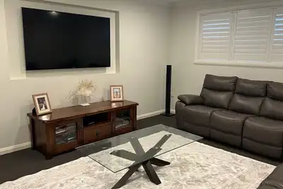 Image de Lap of Luxury- Bathurst House\nVery generous floor plan with dual living areas