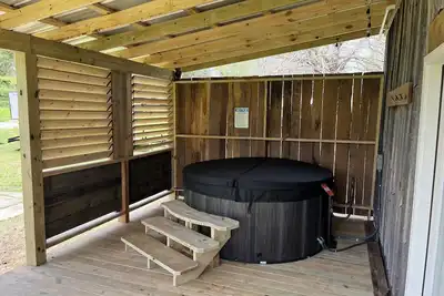 Image de Cottage by the Creek-One hour West of Nashville