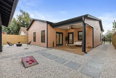 Image de Desert Rose Dream Home - Modern Luxury Escape Amazing Patio @RevitalizedEastEnd