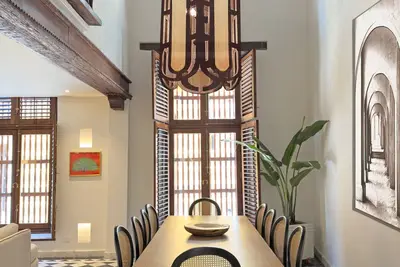 Image de One-of-a-Kind 10-Bedroom Luxury Mansion - Old Town