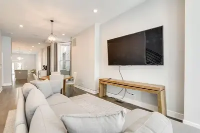 Image de New! Stylish 3bd/2. 5bth w/parking! United Center!