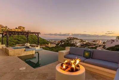 Image de Pedregal Hillside Villa with Panoramic views