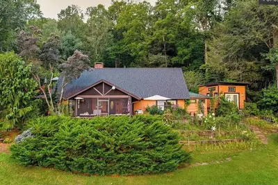 Image de Never rented- Mountain View cottage all amenities, pickleball/tennis clay court