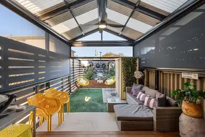 Image de Peaceful Retreat Steps from Semaphore Beach