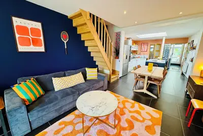 Image de Groovy House, 10min de Lille, avec jeu de fléchettes électronique