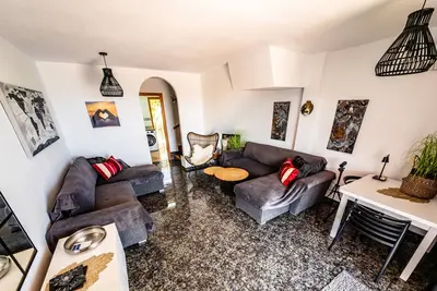 Image de SunRise Den, une tarte à la plage, vue sur la mer et piscine