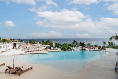 Image de Beachfront 3br Condo | 2 Mins to Beach by Bocobay