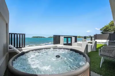 Balandras Beach House #4 | Beachfront w/ Hot Tubs