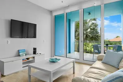 Image de Gated community with resort-style amenities - 2 bedroom, 2 bath with an  open concept living room and kitchen. Private balcony overlooks pool area.