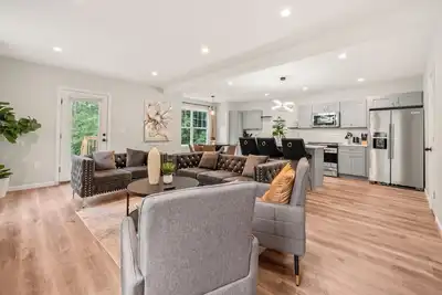 Image de Family-Friendly Retreat - Sleeps 20 in Bloomfield, Ct