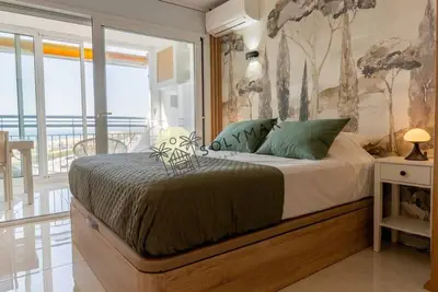 Image de Newly renovated vacation studio with sea views in Empuriabrava. 2 minutes from the beach