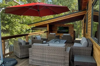 Image de Rustic-Modern Lake House with Bunk Room, Large Deck & Lake Views