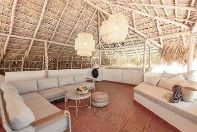 Image de Steps 2 Beach w Loungers, Pool-view, Priv Rooftop