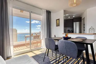 Image de Appartement en bord de mer à Benalmádena avec parking.