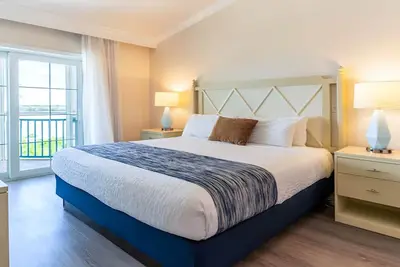 Image de 1br Suite w/ Balcony Overlooking the Bay – Bayfront Stay! Free Parking | Pool