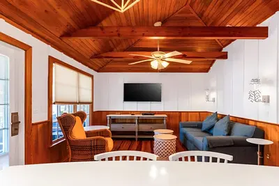 Image de Tropical Escape in Spacious Cottage w/ Kitchen | Onsite Pools | Free Parking