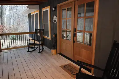 Image de The Bears Den, cozy 2 bedroom newly built home in the mountains.
