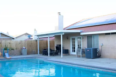 Image de Spacious 5-bedroom house in lovely Victorville with Pool and Ac
