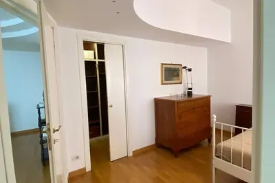 Image de Elegant apartment located in a residential area just minutes from the center.