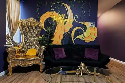 Image de Siren's Cozy Cove w/ Adult Playroom in Center City