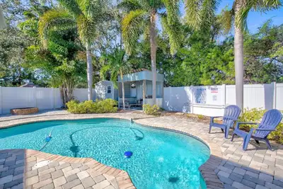 Image de Sunny Escape-Heated Pool