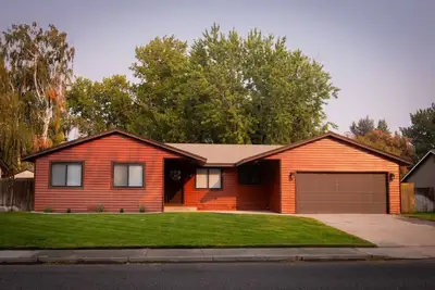 Image de Beautiful Oasis in the Heart of the Tri-Cities