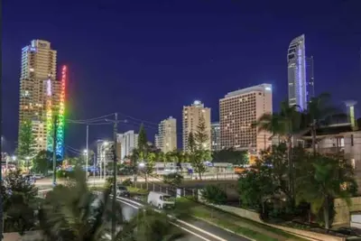 Image de Class and Sophistication in surfers. Walk to beach, Cavil Ave, and the tram!