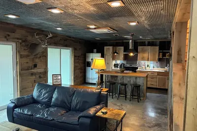 Image de The Boat Haus Guesthouse, a rustic barndominium on the Cumberland River