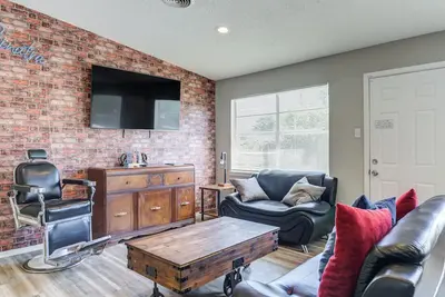 Image de Central Location Private Backyard Modern & Spacious