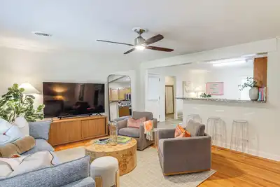 Image de < 1 Mi to Ole Miss & The Grove! Charming Getaway